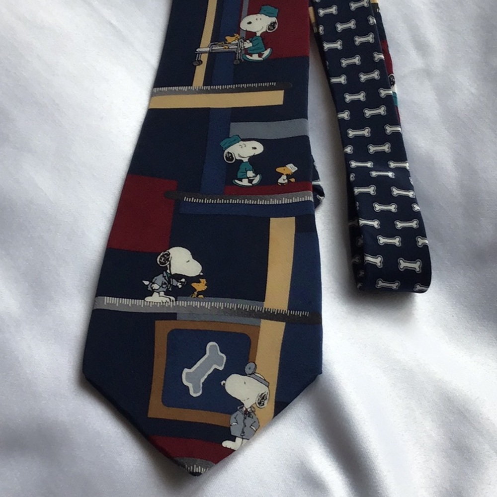 Peanuts Mens tie . Dr . Snoopy (The dog  bone is connected to the funny bone ).